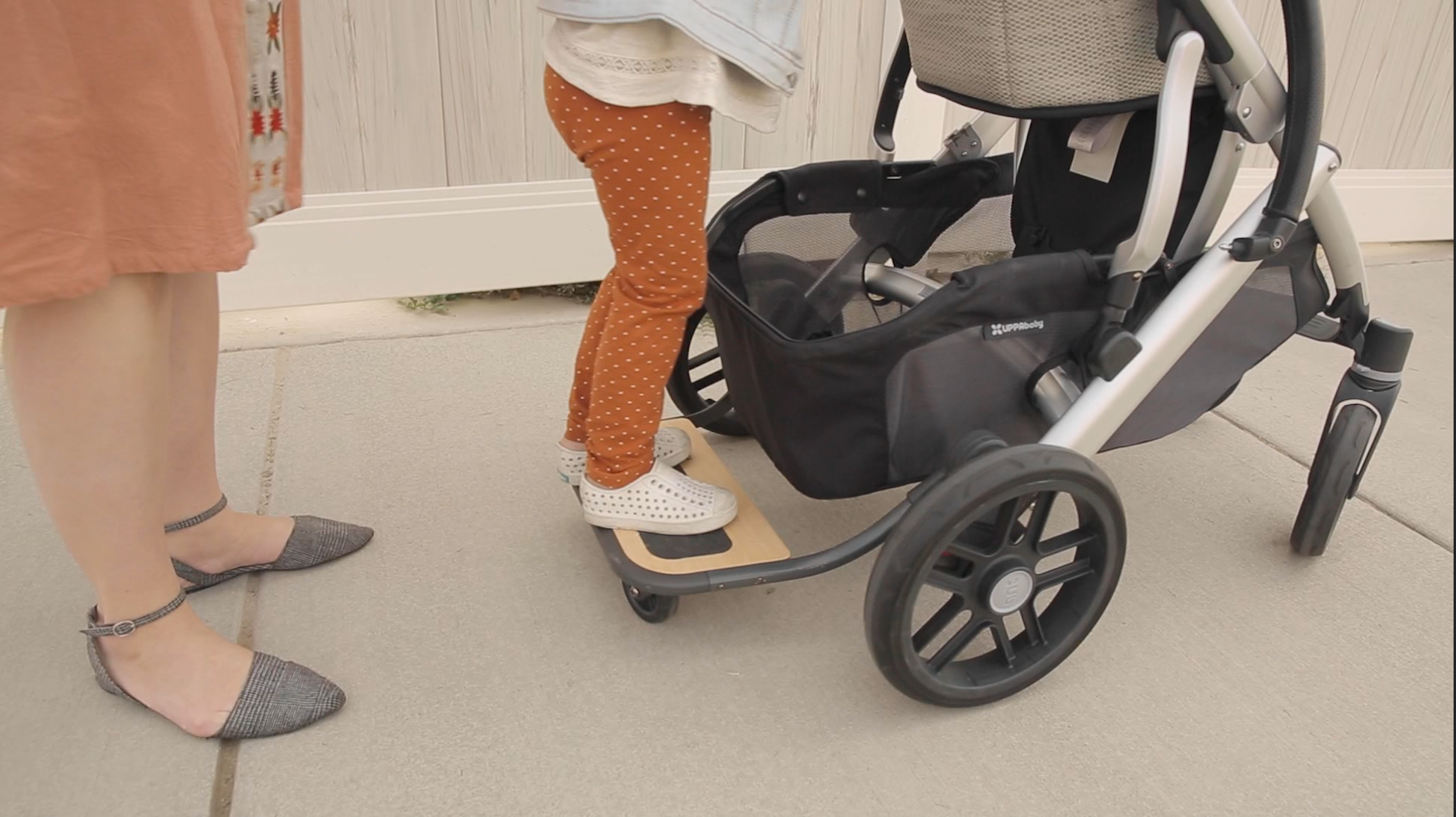 Video Taking a Stroll with the UPPAbaby VISTA PiggyBack The