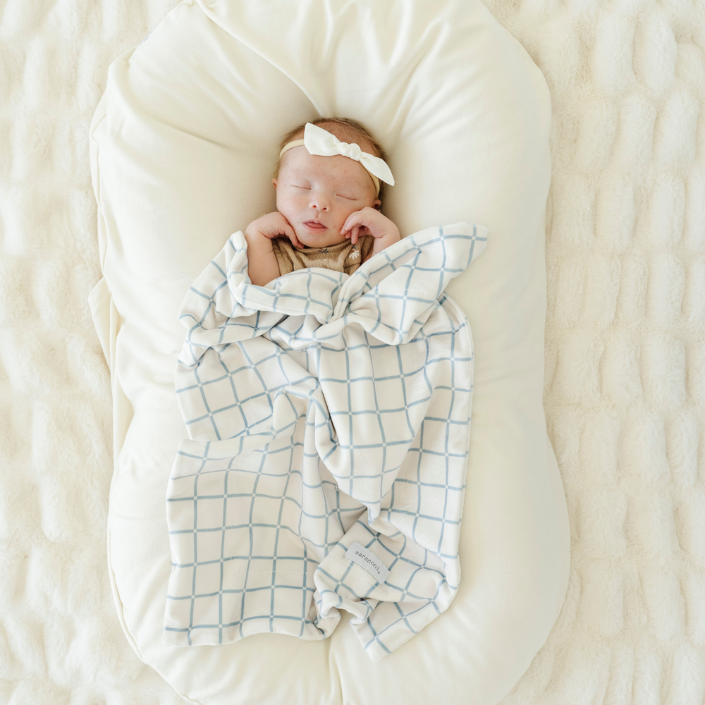 Saranoni Mini Minky Stretch Blanket