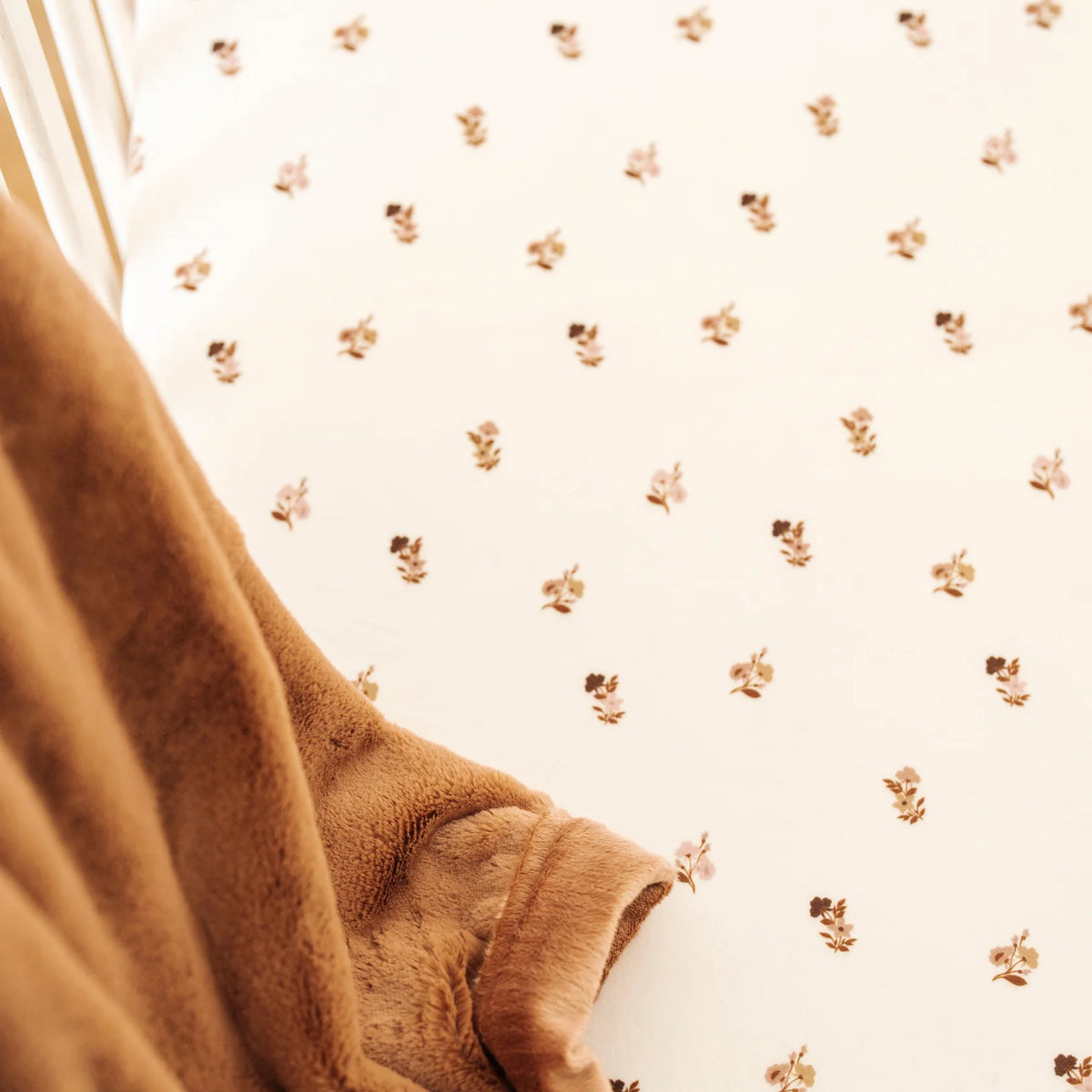Saranoni Minky Stretch Luxe Crib Sheet