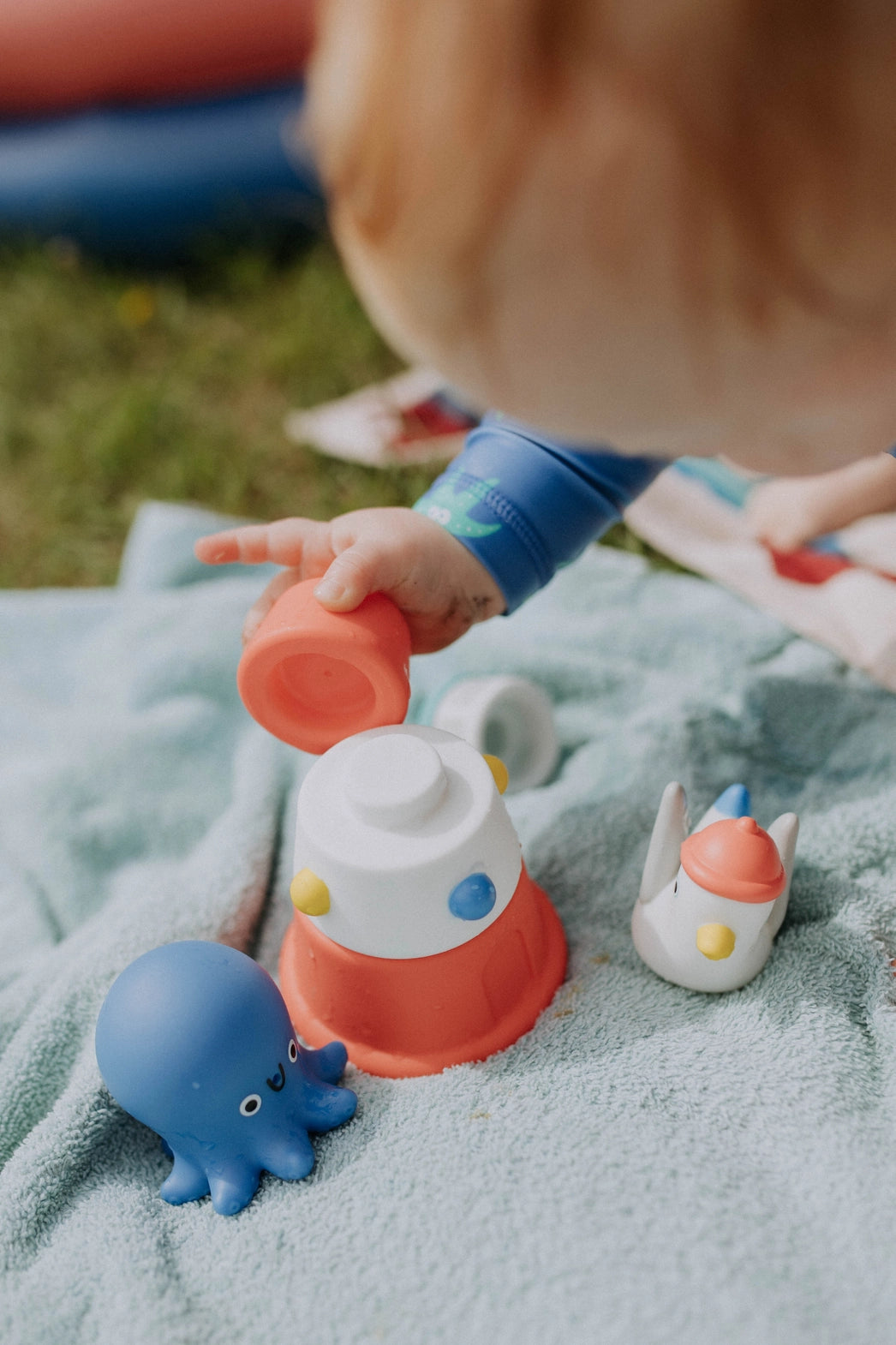 Itzy Ritzy Itzy Stack & Squirt Bath + Water Toy