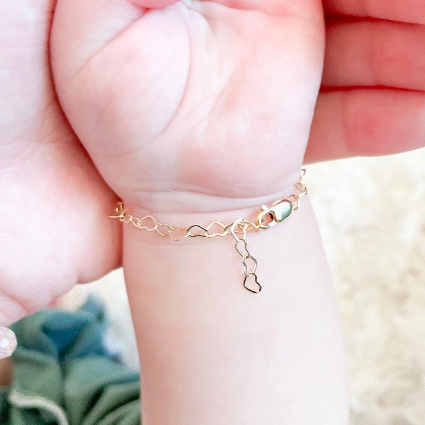 LittleLundsCo Bracelet - Gold Dainty Heart Chain