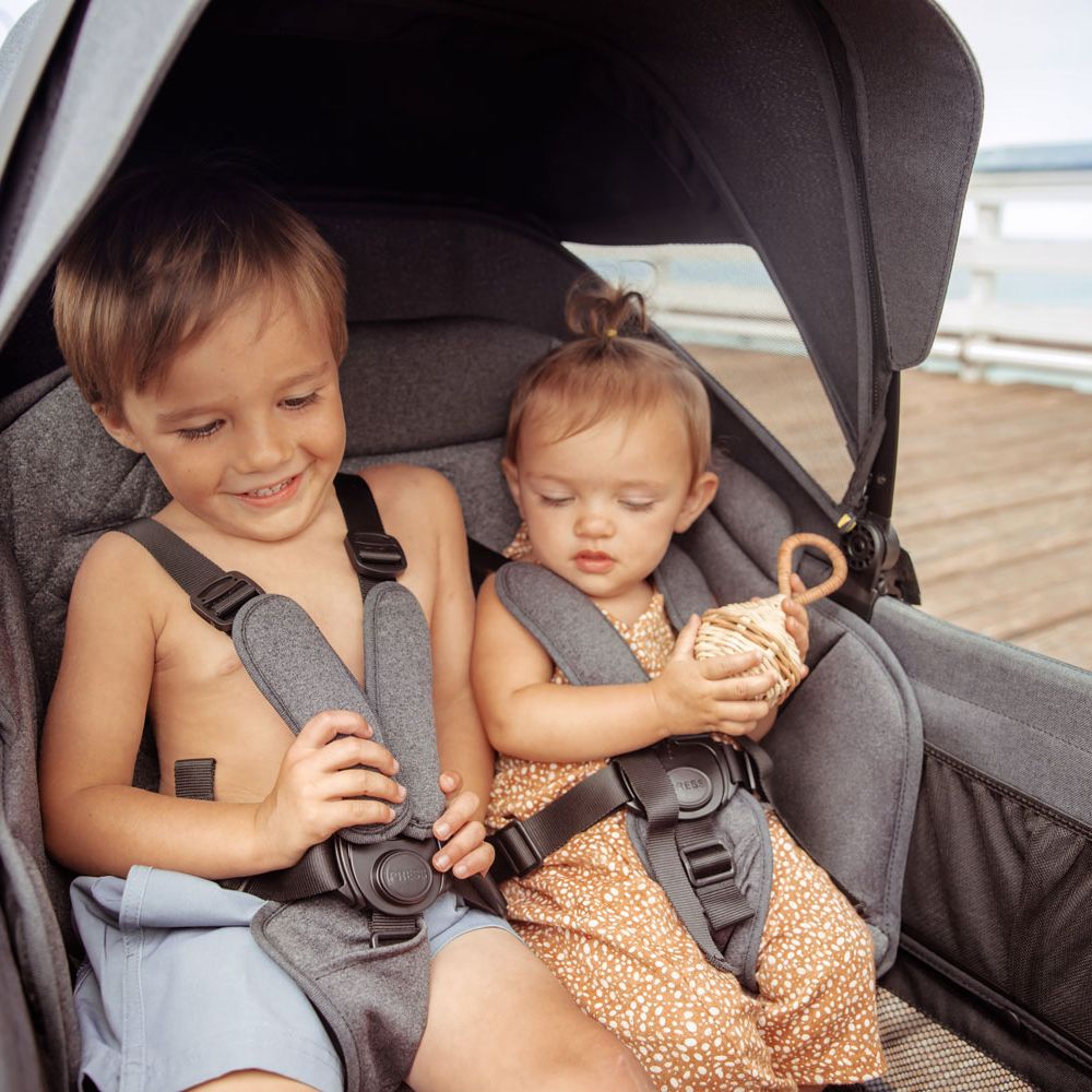 Children in Veer Cruiser XL Comfort Seat for Toddlers