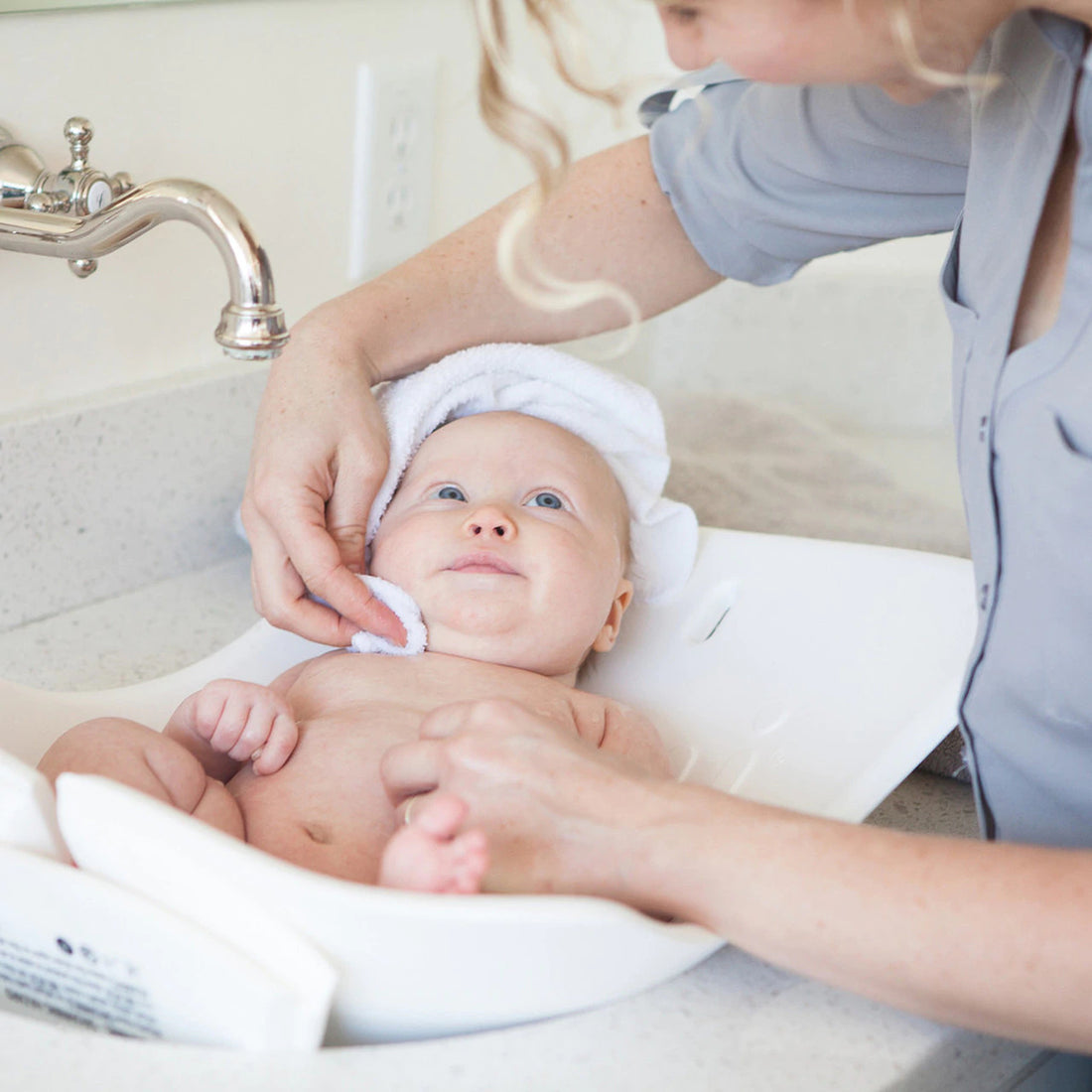 Splish-Splash: Bathtime with Baby Cubby