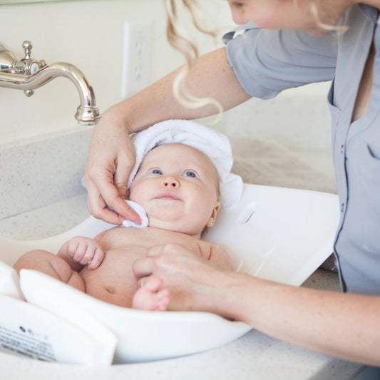 Splish-Splash: Bathtime with Baby Cubby