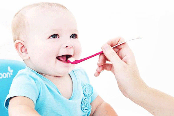 When to Introduce Solids to Baby