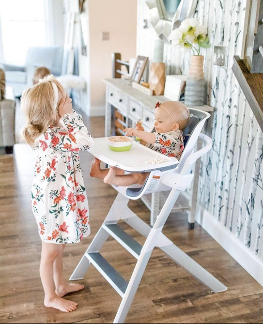 4moms High Chair and Magnetic Bowls Make Less Messes for Moms!
