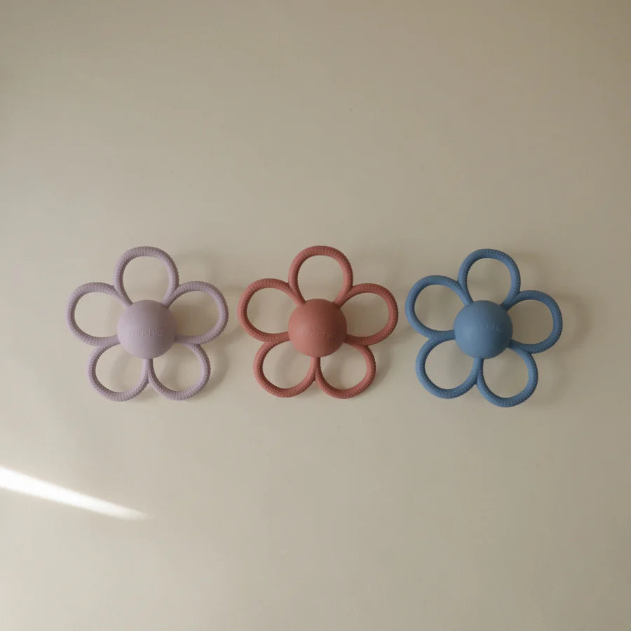 Mushie Daisy Rattle Teether - Soft Lilac