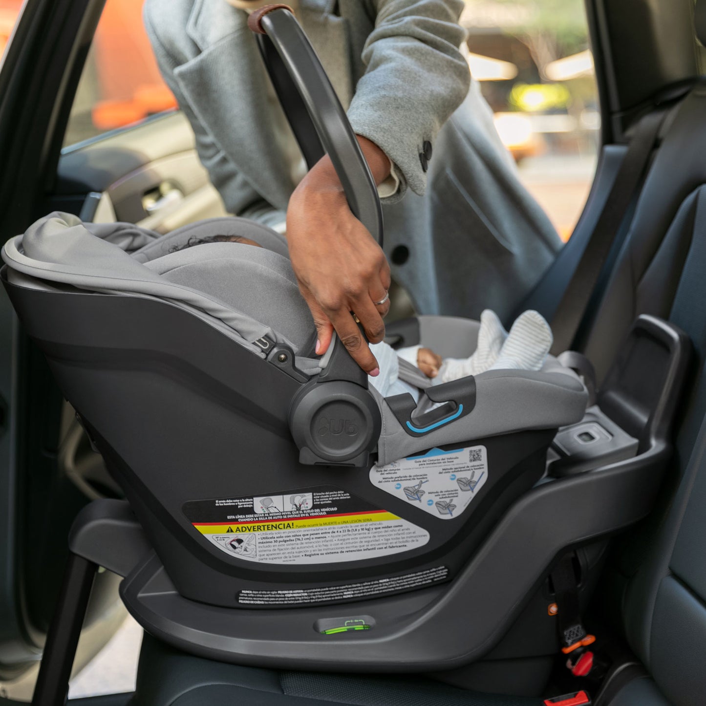 Mom adjust handle on UPPAbaby ARIA Infant Car Seat - ANTHONY (Light Grey)