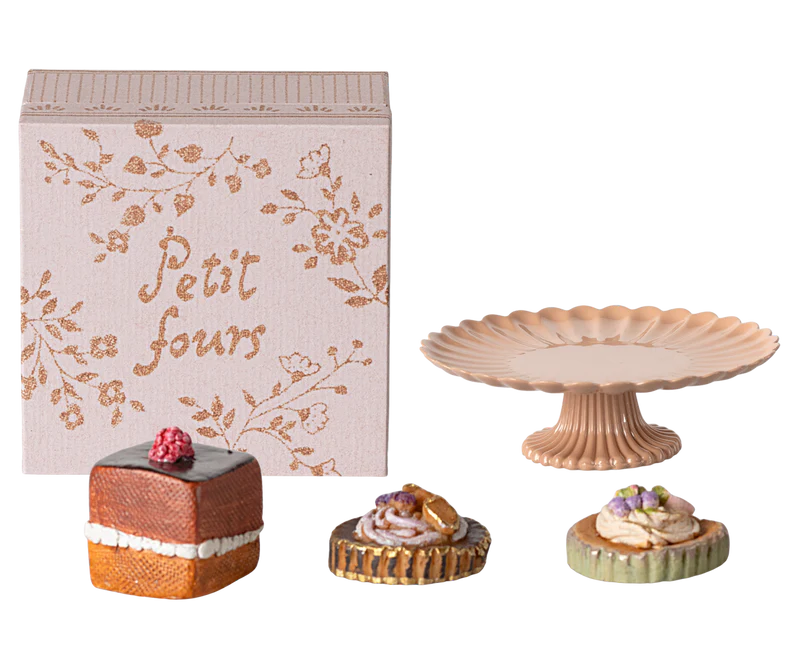 Maileg Mini Cakes and Cakestand