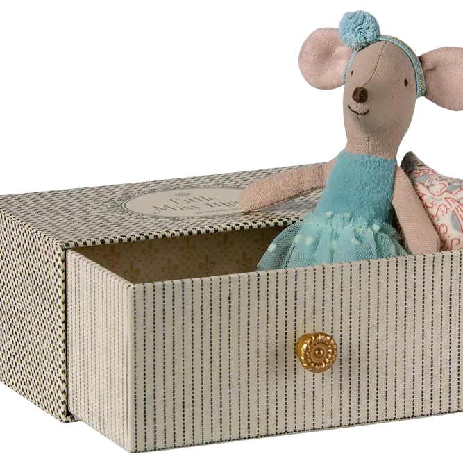 Maileg Maileg Little Sister Dance Mouse in Daybed