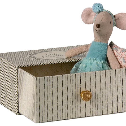 Maileg Maileg Little Sister Dance Mouse in Daybed