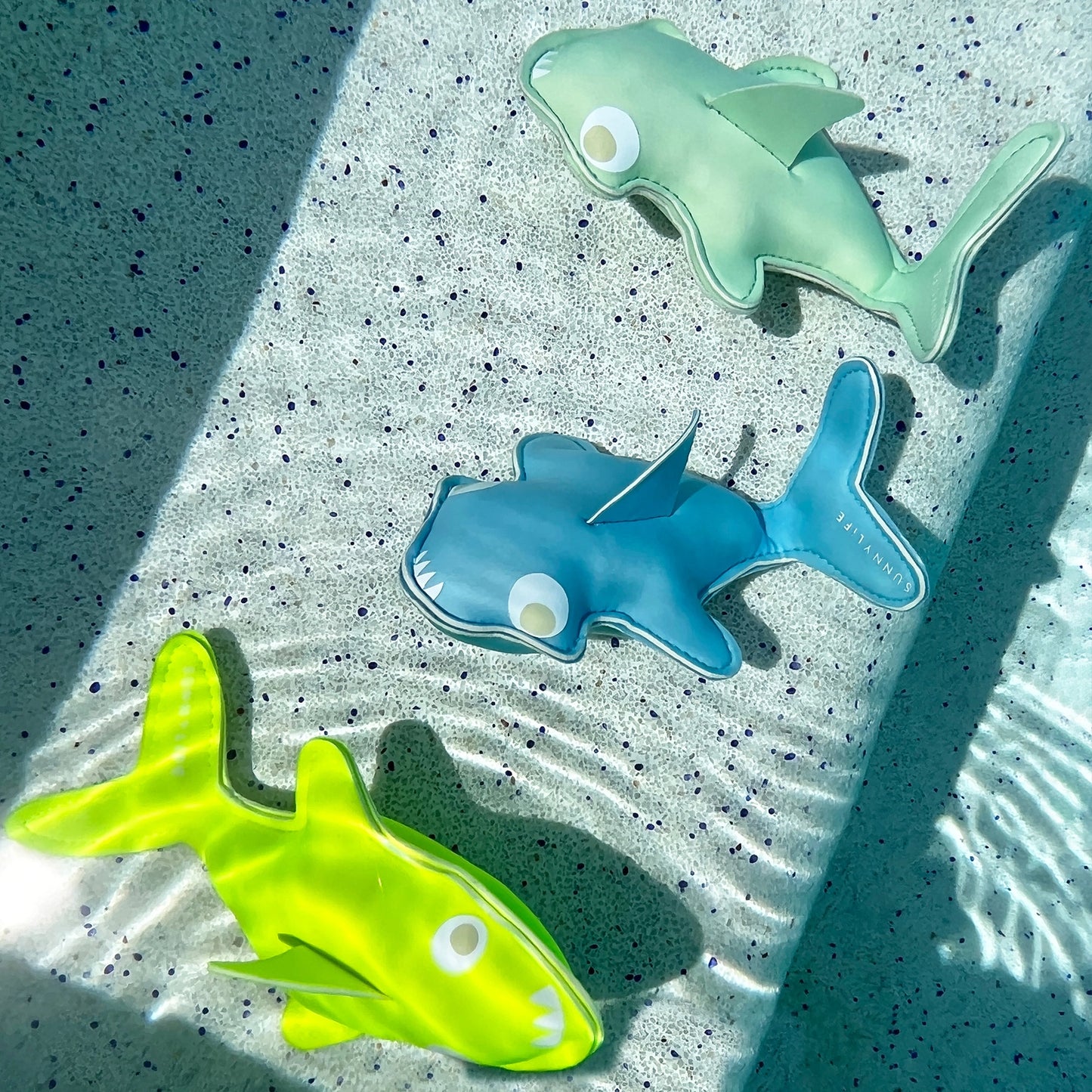 Sunnylife Set of 3 Salty the Shark Dive Buddies