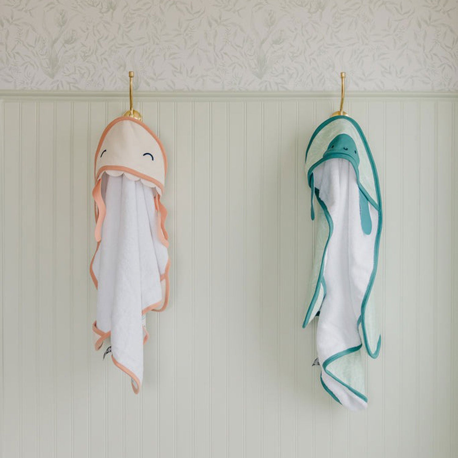 Copper Pearl Character Hooded Towel - Wade
