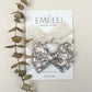 Emi Lei Bow Set - Nylon Headband - Linen Lace / Neutral Floral