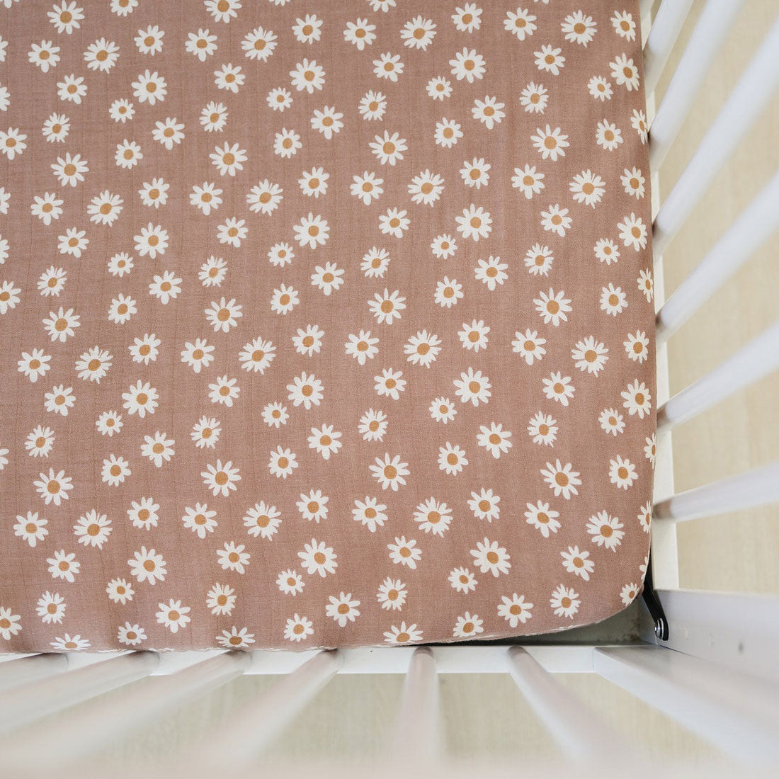 Mebie Baby Crib Sheet - Daisy Dream