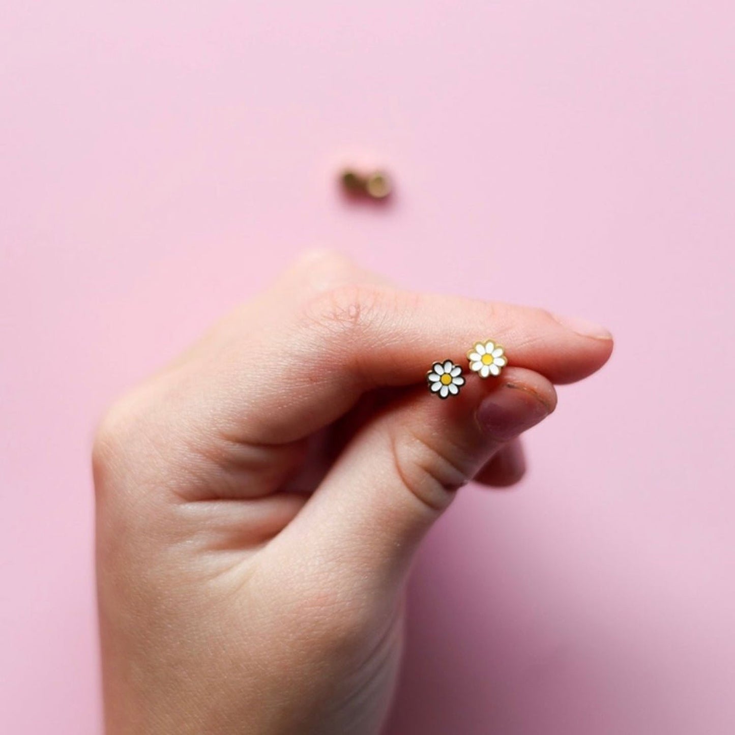 Pierced Co Tiny Daisies Screw Back Earrings
