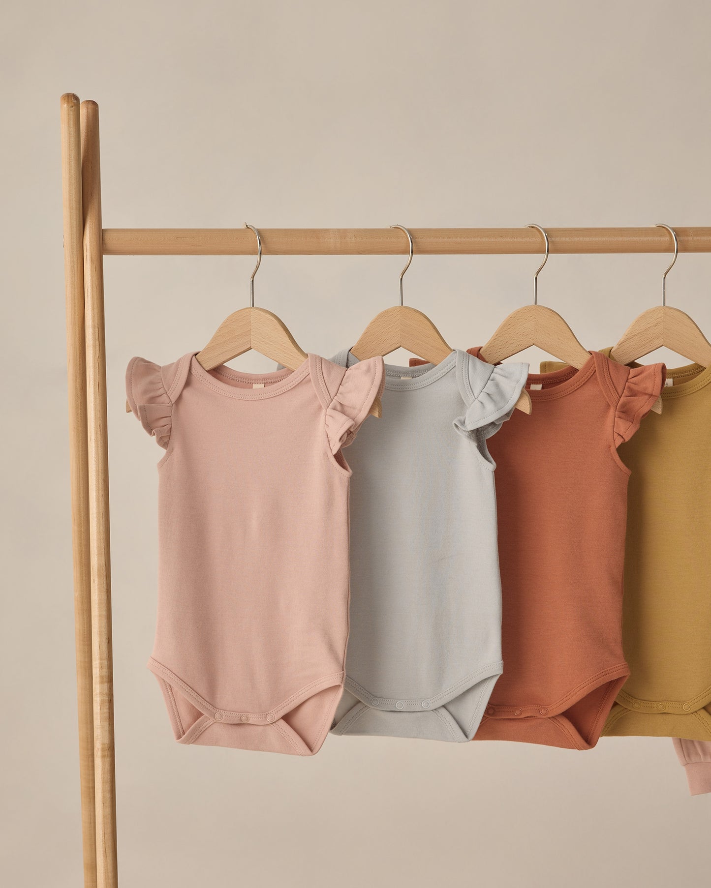 Quincy Mae Flutter Sleeve Bodysuit - Blush