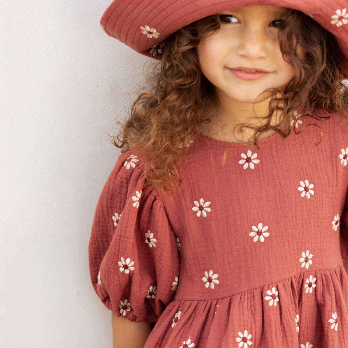 Rylee and Cru Bucket Hat - Embroidered Daisy - Strawberry