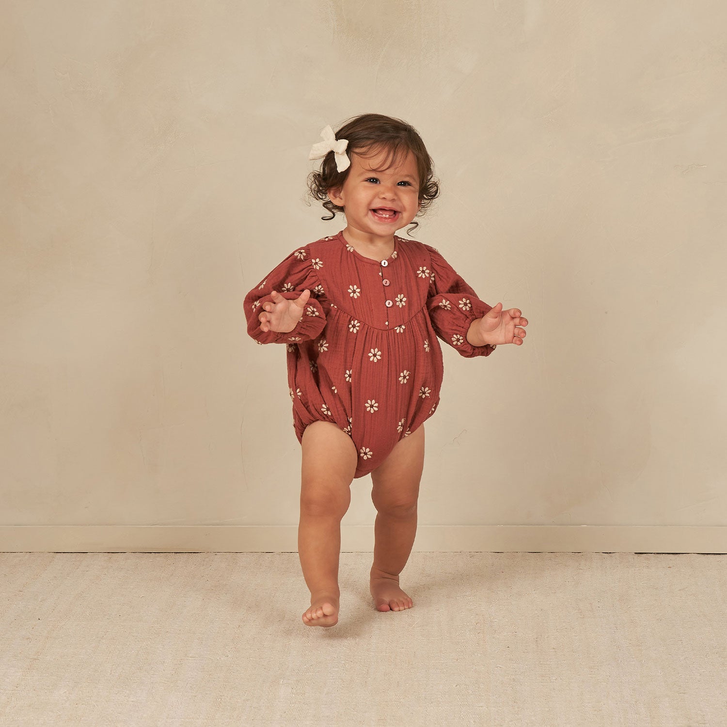 Rylee and Cru Gwen Romper - Embroidered Daisy - Strawberry