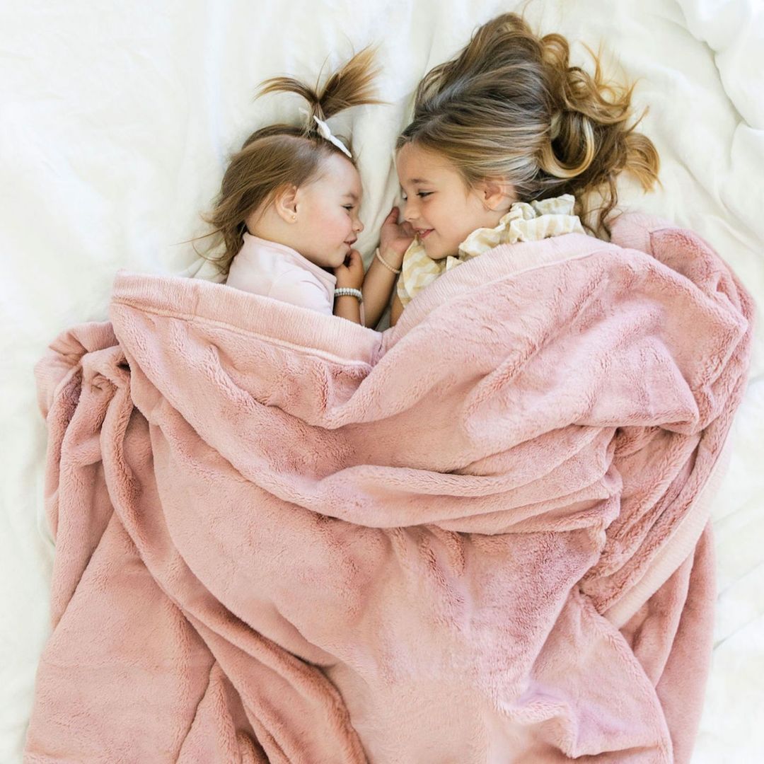 Two girls under a Saranoni Toddler Lush Blanket - Ballet Slipper