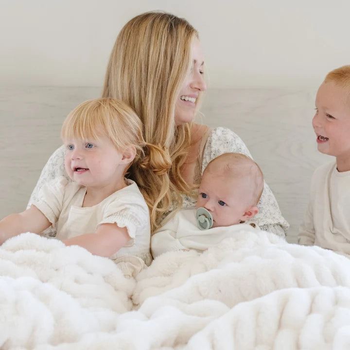 Saranoni Double Ruched Faux Fur Throw Blankets