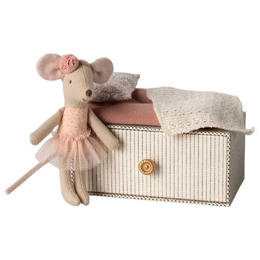 Maileg Little Sister Dance Mouse in Daybed - Light Pink