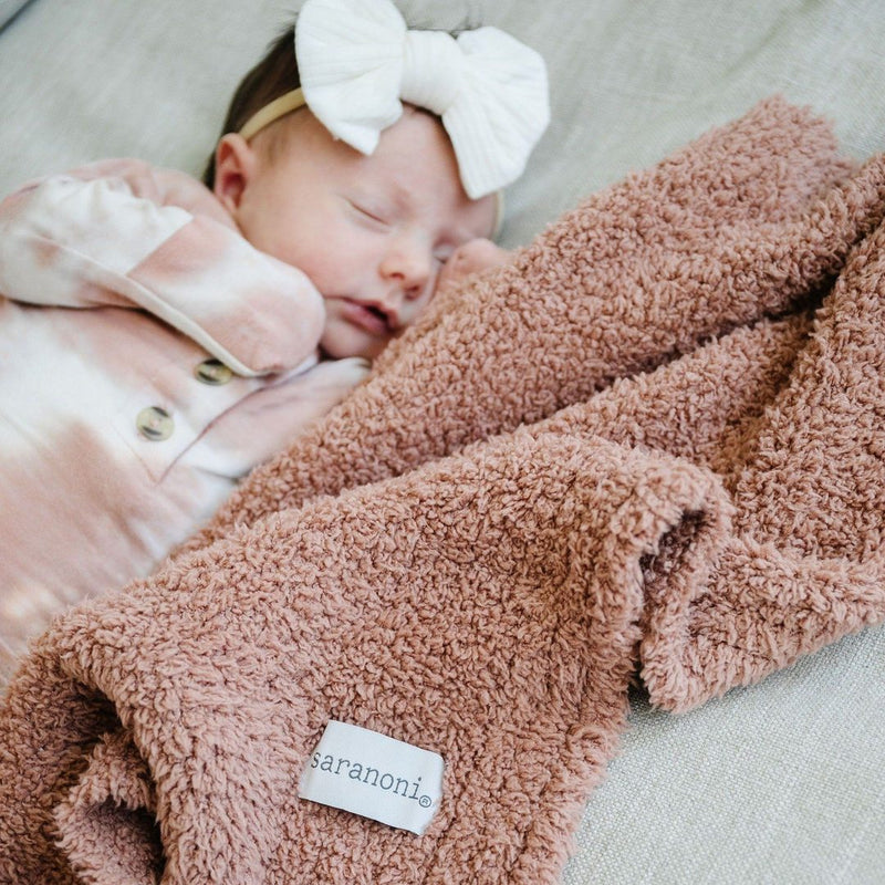 Baby Sleeping with Saranoni Mini Bamboni Blanket - French Rose