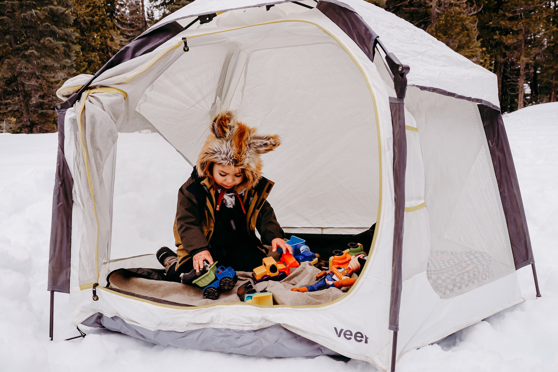 Veer Basecamp Tent with Child inside - White