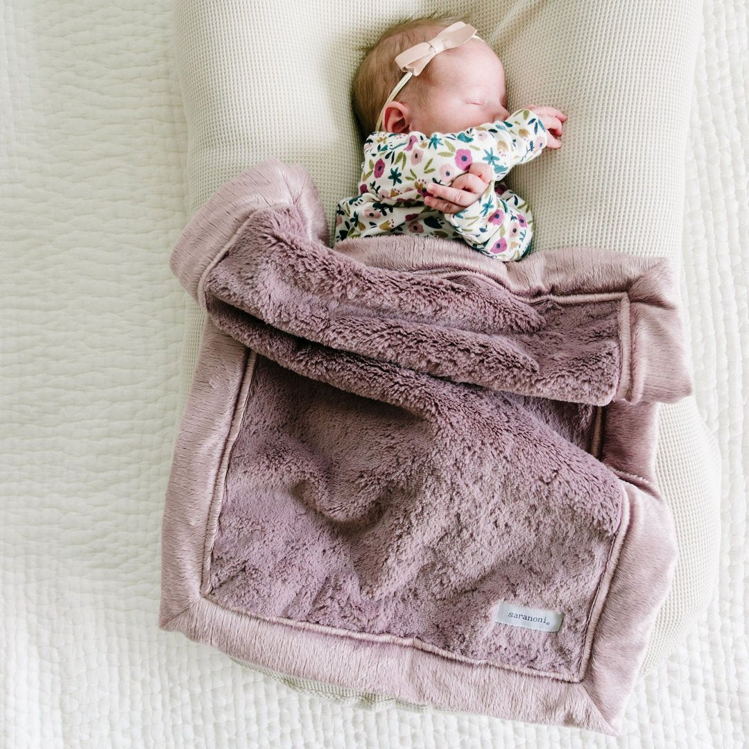 Baby Sleeping with Saranoni Mini Lush Blanket - Bloom