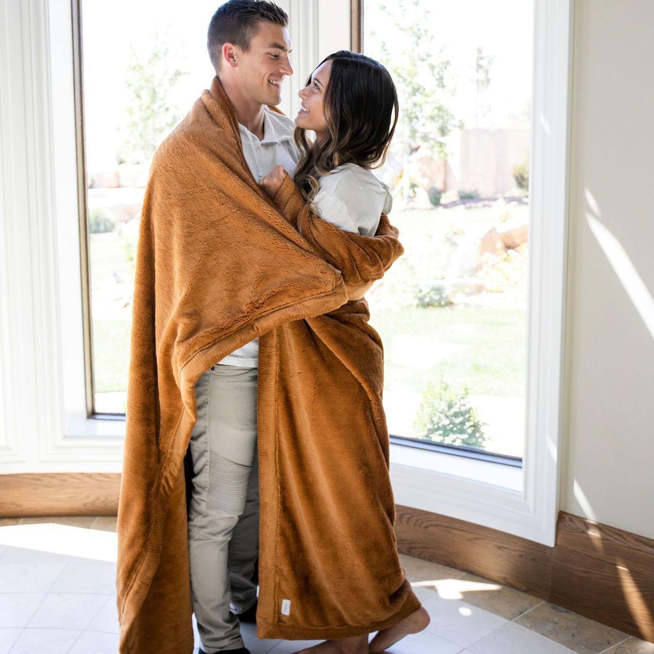 Couple Wrapped in Saranoni Lush XL Blanket - Camel