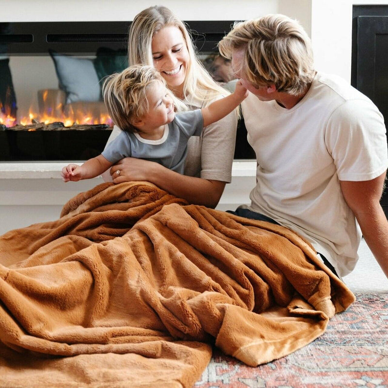 Parents with Toddler with Saranoni Lush XL Blanket - Camel
