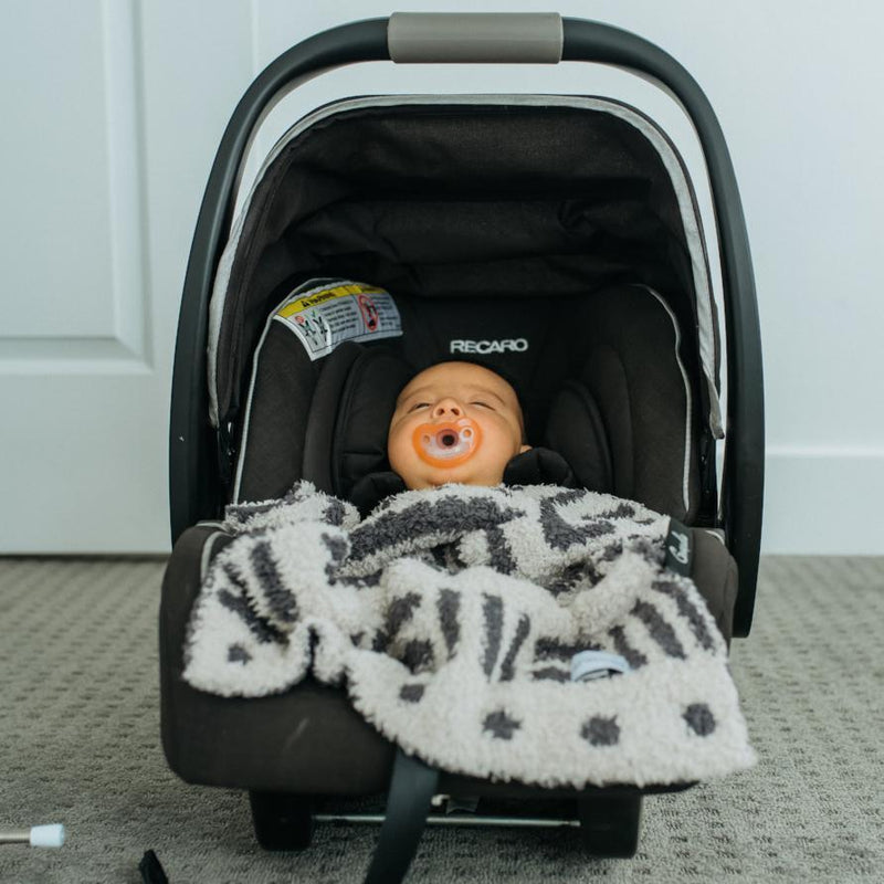 Baby in Carseat with Saranoni Mini Double-Layer Bamboni Blanket - Mudcloth