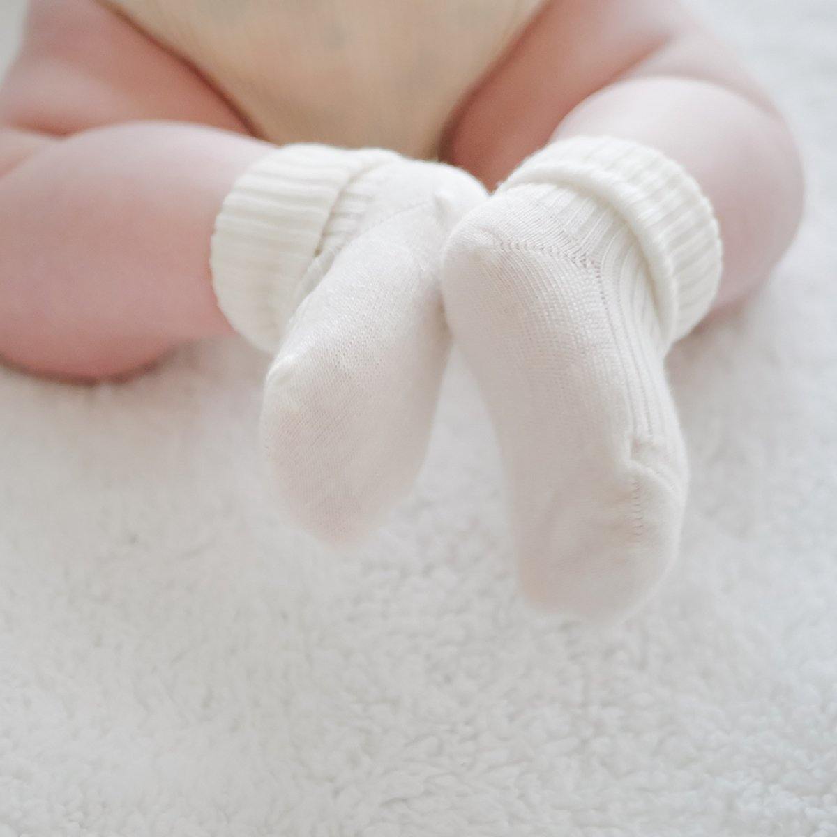 Baby wearing Woolino Baby Wool Socks - 2 Pairs - Gray/White
